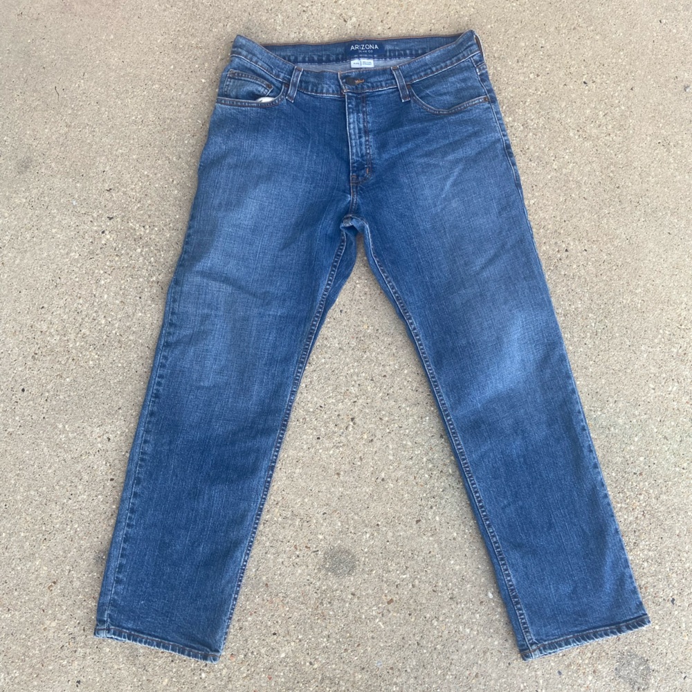 Arizona Jean Company Men's Medium Blue Straight Jeans